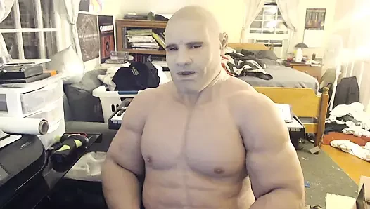 Culturista de silicona se masturba