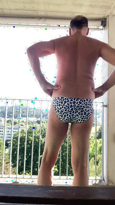 กางเกงว่ายน้ําเล็ก แต่ดี