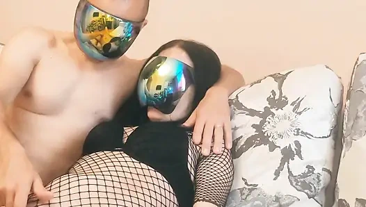 Sıska orta yaşlı seksi kadın deliklerini siktiriyor