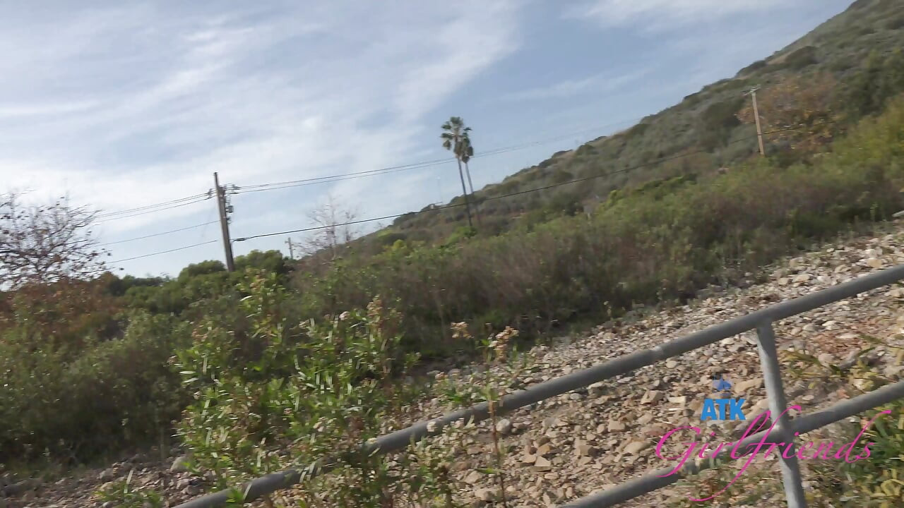 חובבנית בקה בלייר חופשה BTS POV מציצה ציבורית מוצצת זין אוהבת כל סנטימטר