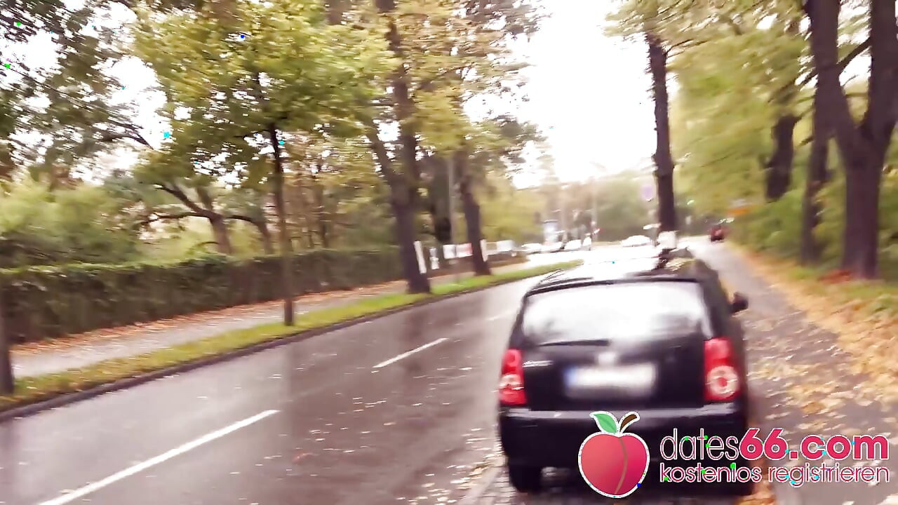 Supt de pulă sexy la mașină cu Sidney Dark!
