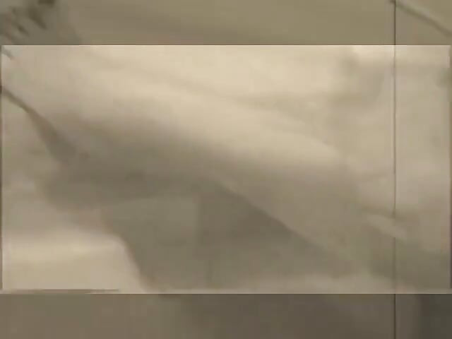 Tante semok dengan memek berbulu lagi pamer memek dan erangan kakinya yang melengkung