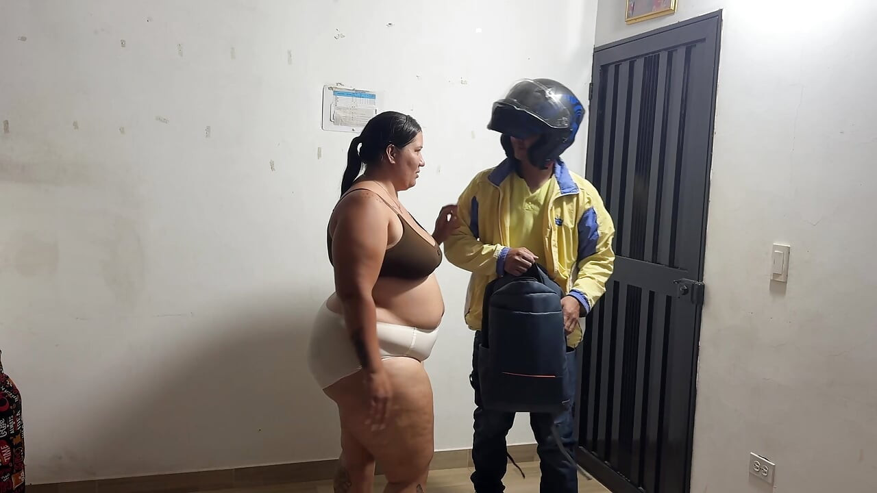 THE PIZZA DELIVERY MAN IS CAUGHT IN THE FORM OF PAYMENT ! WHAT NAUGHTY