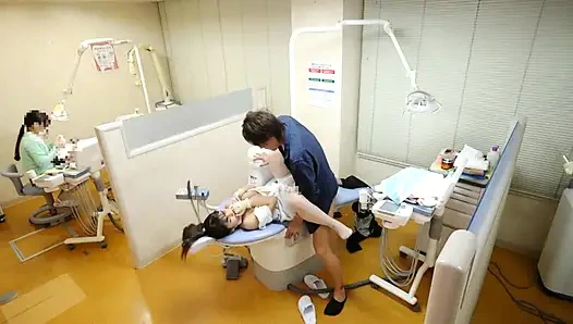 Der Zahnarzt, der immer wieder die augen vor mir versperrt