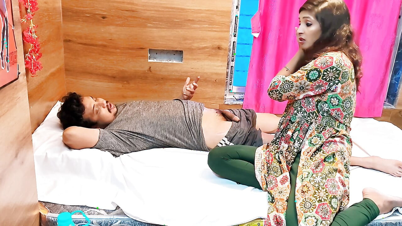 Asian Desi Video. Der Arzt hat mit dem Personal Sex gehabt und den Schwanz geleckt.