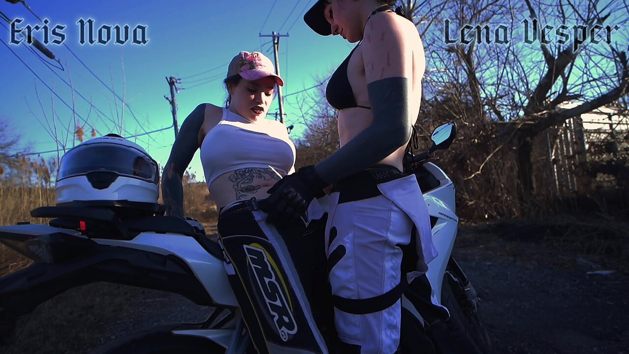 Motor lesbiennes hardcore rijden met Lena Vesper & Eris Nova