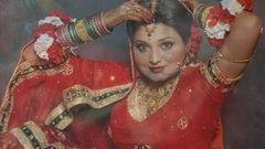 Gman spust na twarzy seksownej indyjskiej dziewczyny w sari (hołd)