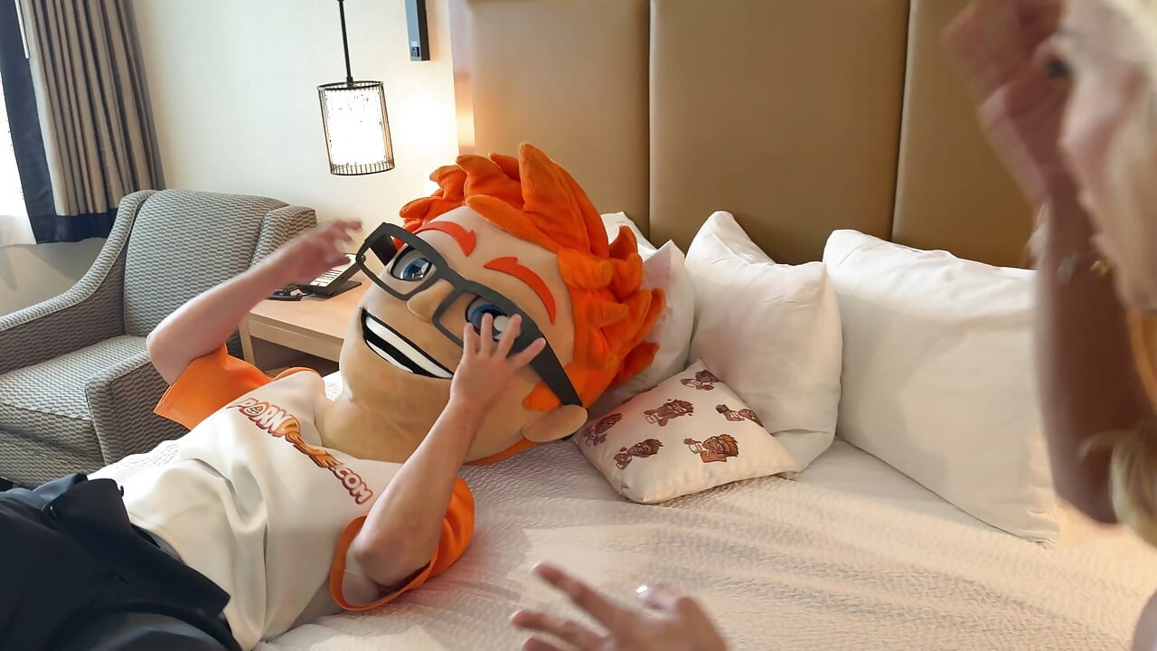 I shared a hotel room with tattooed Lilith Grace and turned it into hard doggystyle and cum licking fun