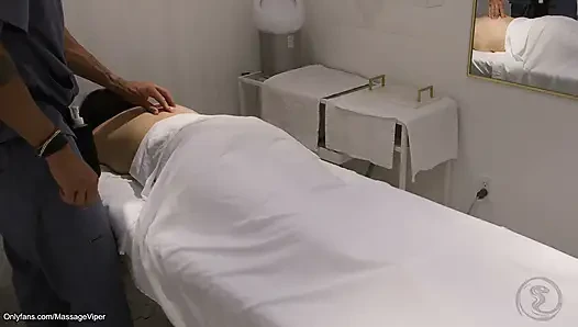 Legit-massage-klient bekommt ein happy end