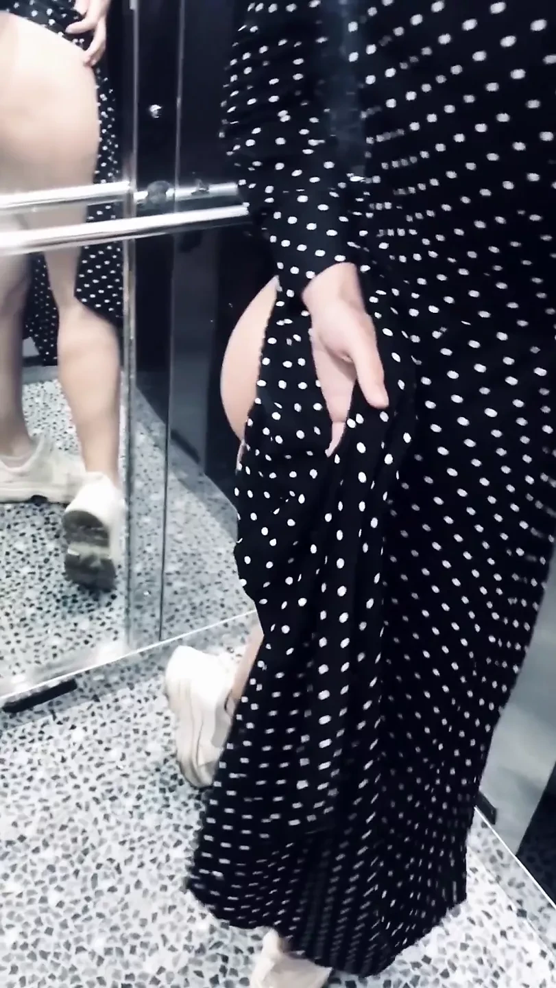 I was fucked in the entrance opposite the club. Part 1