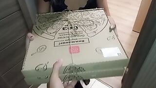 She Seduced a Pizza Delivery Guy and Fucked Him