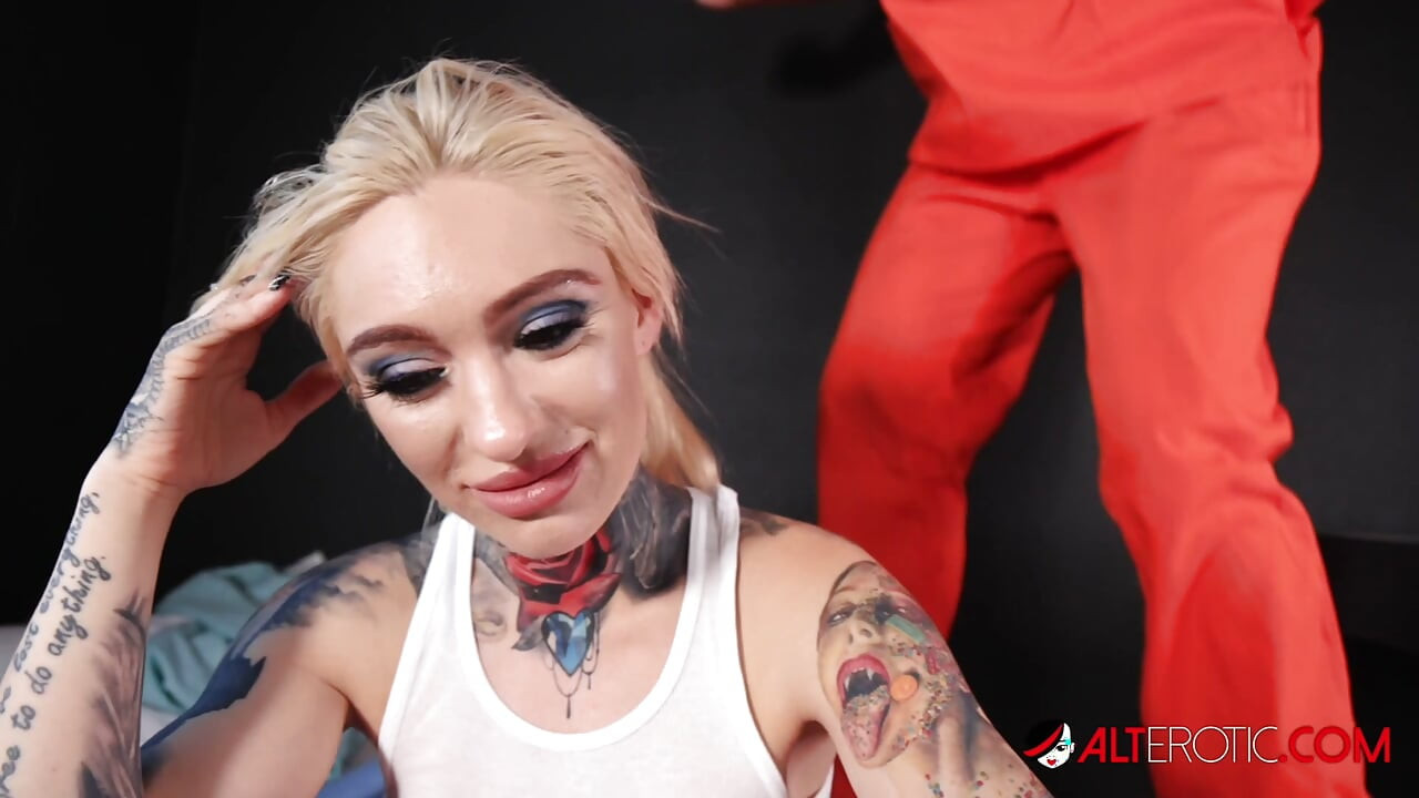 Misty Meaner pokazuje Mishi Montani svoje mokre moći!