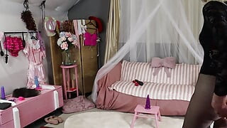 Sissy Dee Has a New Play Room