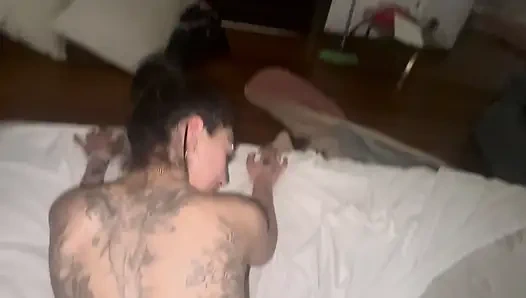 Моя пышная девушка очень распутная, и я подвергаю её дикому сексу — Мика