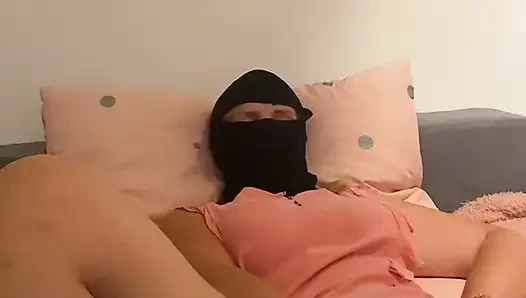 Anna muasin memekku sendirian di ranjang