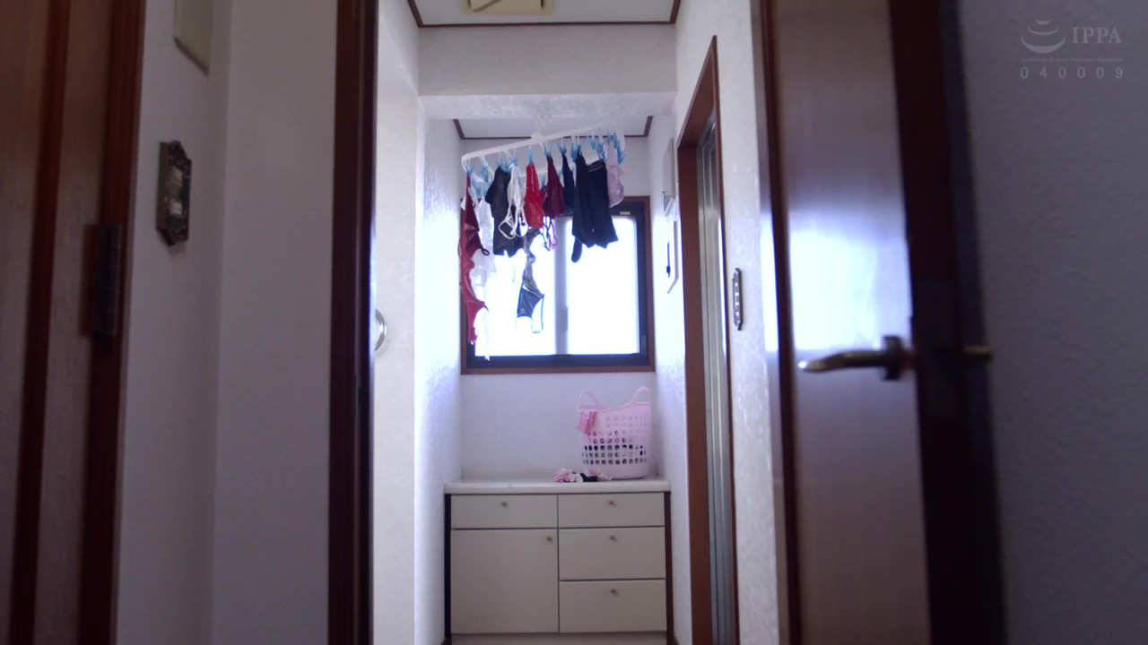 お義姉さんの下着がエロすぎて、兄貴の奥さんを下着のまま襲って何度も中出ししてしまいました…