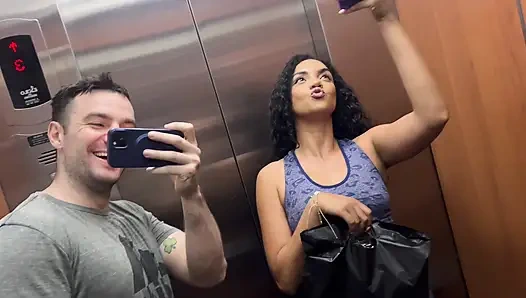 Cewek venezuela dengan lingerie seksi dientot habis-habisan sama kontol besar pria kulit hitam dengan lingerie seksi