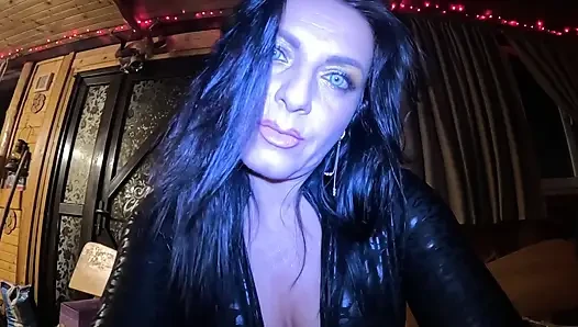Vampir joi dominan - gooning whispers, spit & obedience