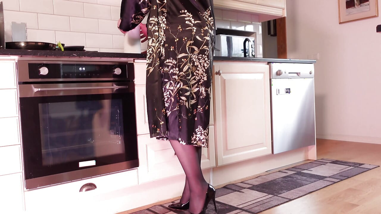 Femdom POV: Stepmom's JOI and Her Sticky Panties for Your Breakfast!
