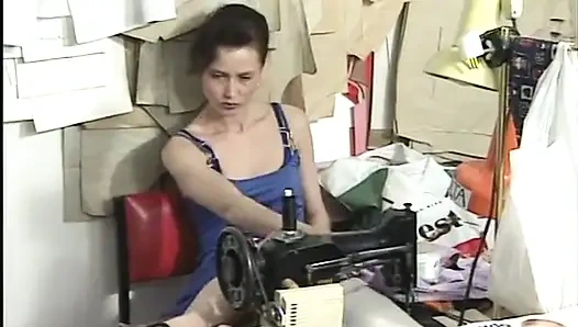 Brünette lesben verführen muschis in position 69 im retro-video