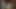 Eine Wand, zwei rote Lippen und viele Tropfen