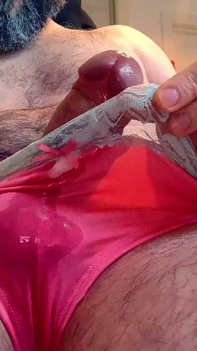 De vibrator van stiefdochter laat me klaarkomen in haar slipje - slugsofcumguy | Clip 1