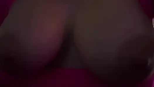 Ich lasse meine Titten für dich tanzen