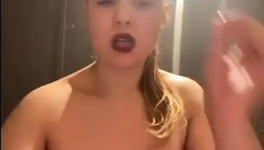 Cewek ini didobel penetrasi sama kontol besar sampai dicrot sperma hangat