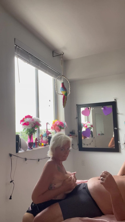 Pornstar Greek Goddess Steph πιπίζει πούτσο σε αυτό το ερωτικό βίντεο. | Clip 2