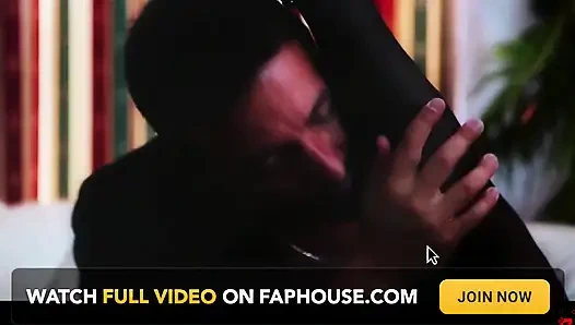 Dunkelhaarige Göttin Lutscht Einen Großen Schwanz Und Bekommt Einen Tiefen Langen Fick