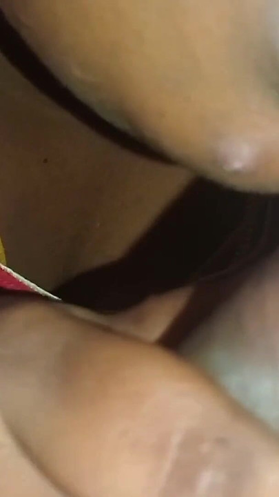 Espectacular momento de "Esposa juega con la polla de su marido volteando la lengua y acabando en la boca"