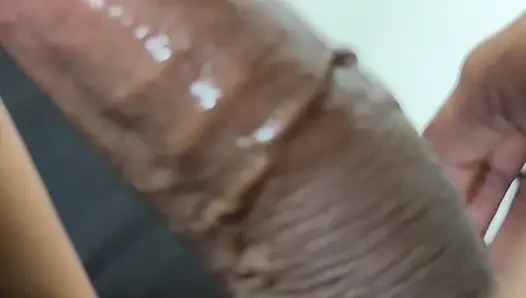 Девушка дези сосала пенис ртом и вытащила воду.