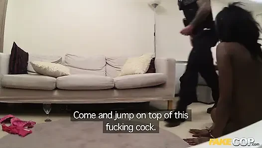 Fake cop - Maria Ryder lil hafif esaret ve göt yalamayı seviyor