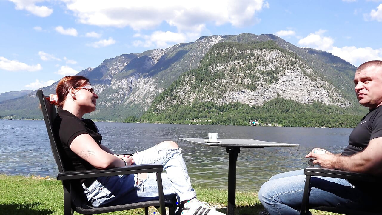 Atraindo um estranho em Hallstatt: Tira da varanda e uso bruto do hotel - acabamento de engolida profunda