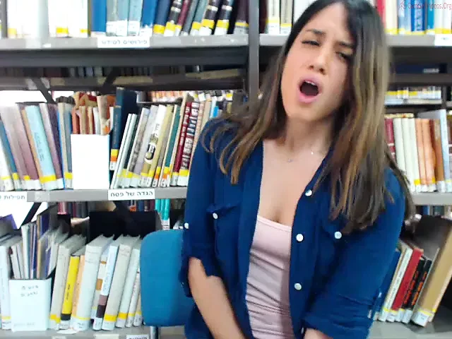 Israeli tenn plays in the library