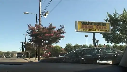 Memek sempit tante girang rambut merah muda yang menggemaskan lagi ngentot lebar-lebar sampai dicrot di dalam