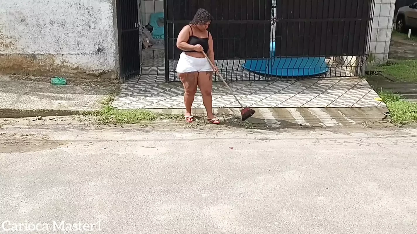 Hàng xóm gọi tôi vào và cho tôi nước