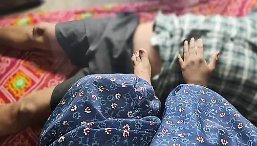 Жена моего босса дает мне дополнительные деньги, чтобы пососала мой хуй и вылизала сперму, пока босса не дома