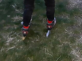 चूत चटाई के साथ रोलर स्केटिंग सबक - लेस्बियन-भ्रम