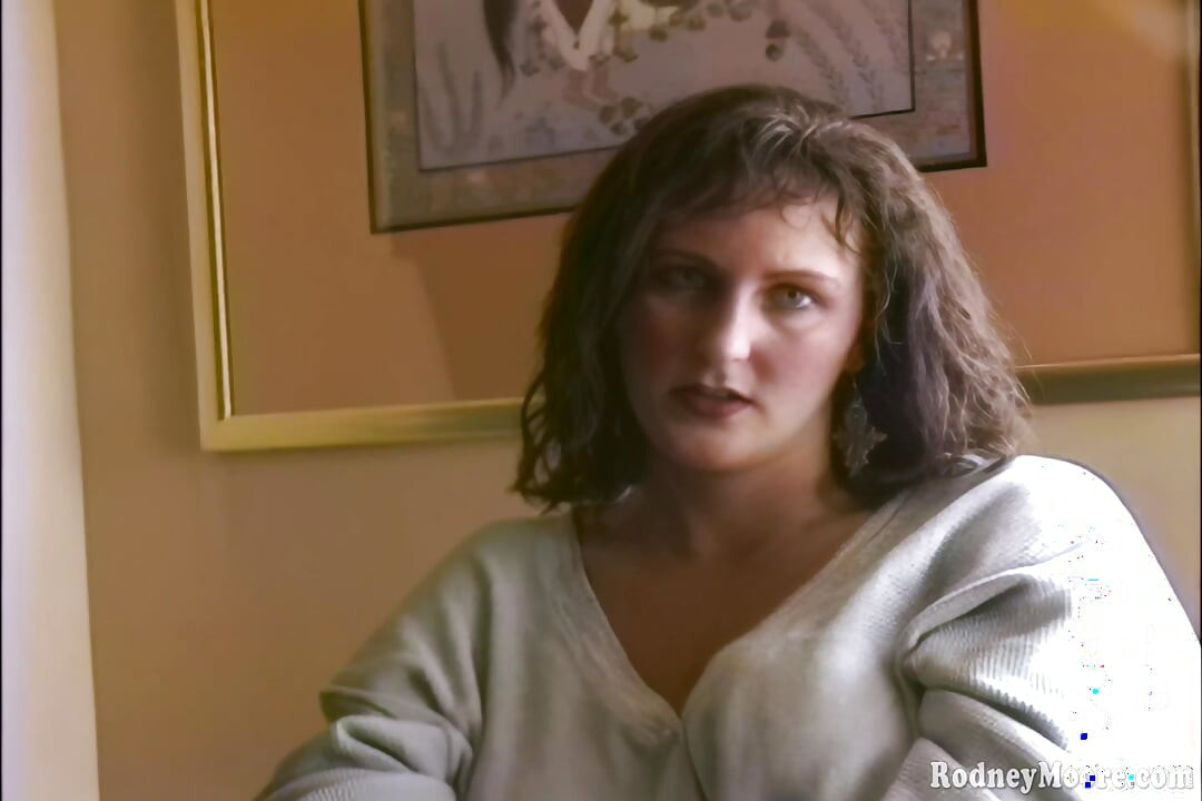 Nieśmiała dziewczyna z lat 90. zamienia paskudną masywną amature