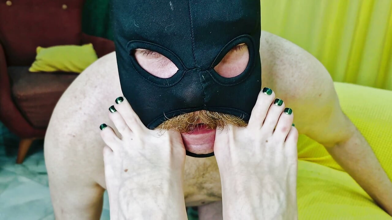 Amazing foot fetish. The slave kisses and licks my feet, sucks my toes.