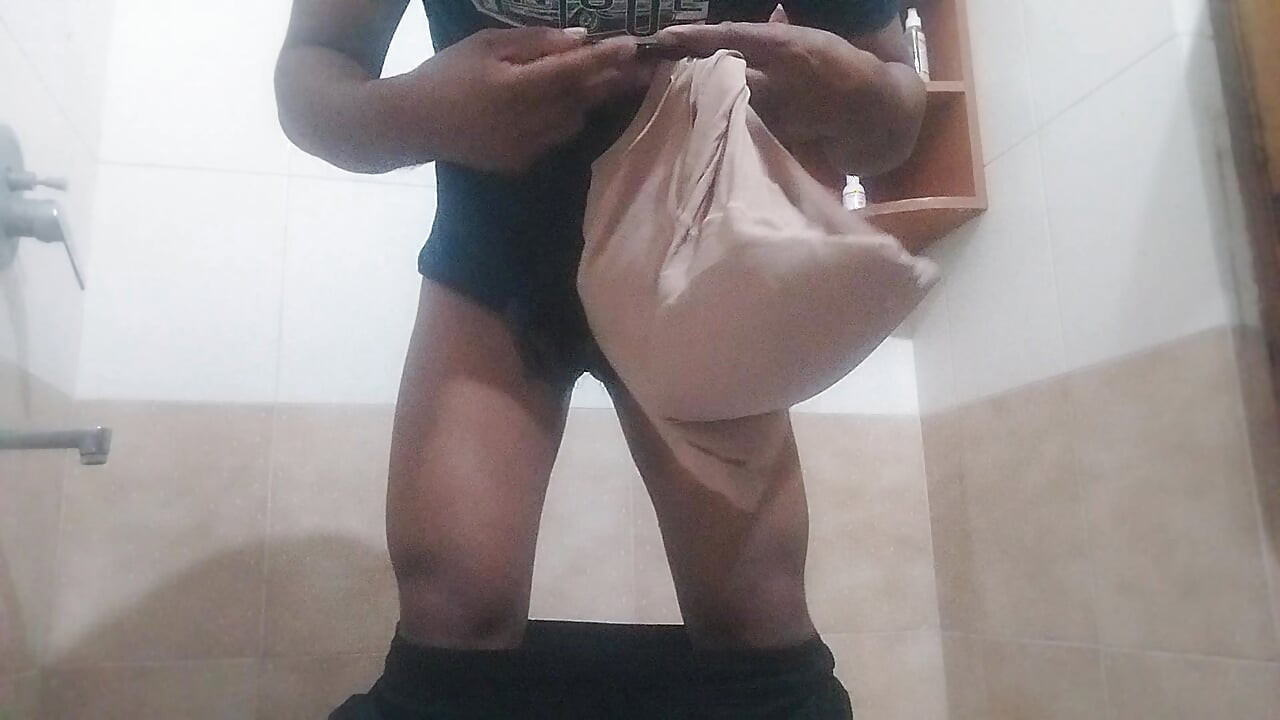 What is the number of Bhabi's nine trunks 32 sxy sister-in-law