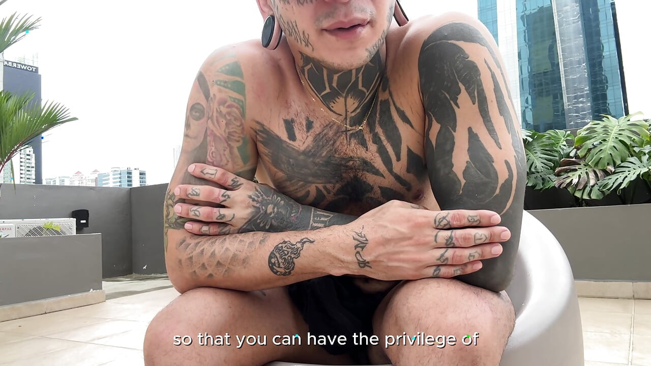 Macabreink Raksasa Mempermalukan Manusia Mungil Di Depan Umum