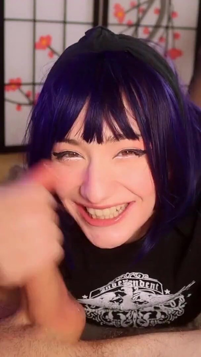 ฉันหวังว่าแฟนสาวของเขาเจอวิดีโอนี้ของฉันดูดควยใหญ่ผิวขาวของเขา | คลิป 1