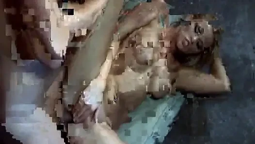 Cewek seksi rambut pirang dengan pantat dan toket aduhai lagi asik nyepong dan ngentot kontol besar sampai matanya merem melek