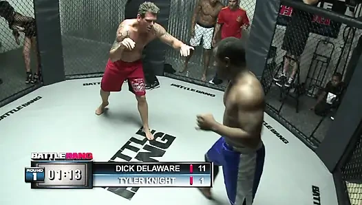 Блондинка-шлюшка раздвигает ноги для огромного донга