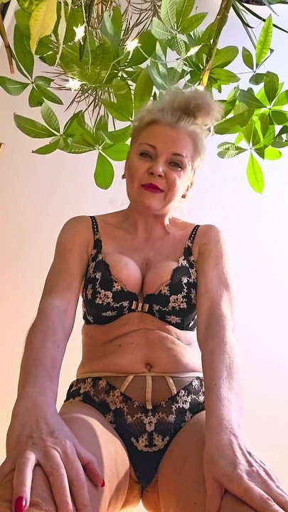 Obrovská milf masturbace POV