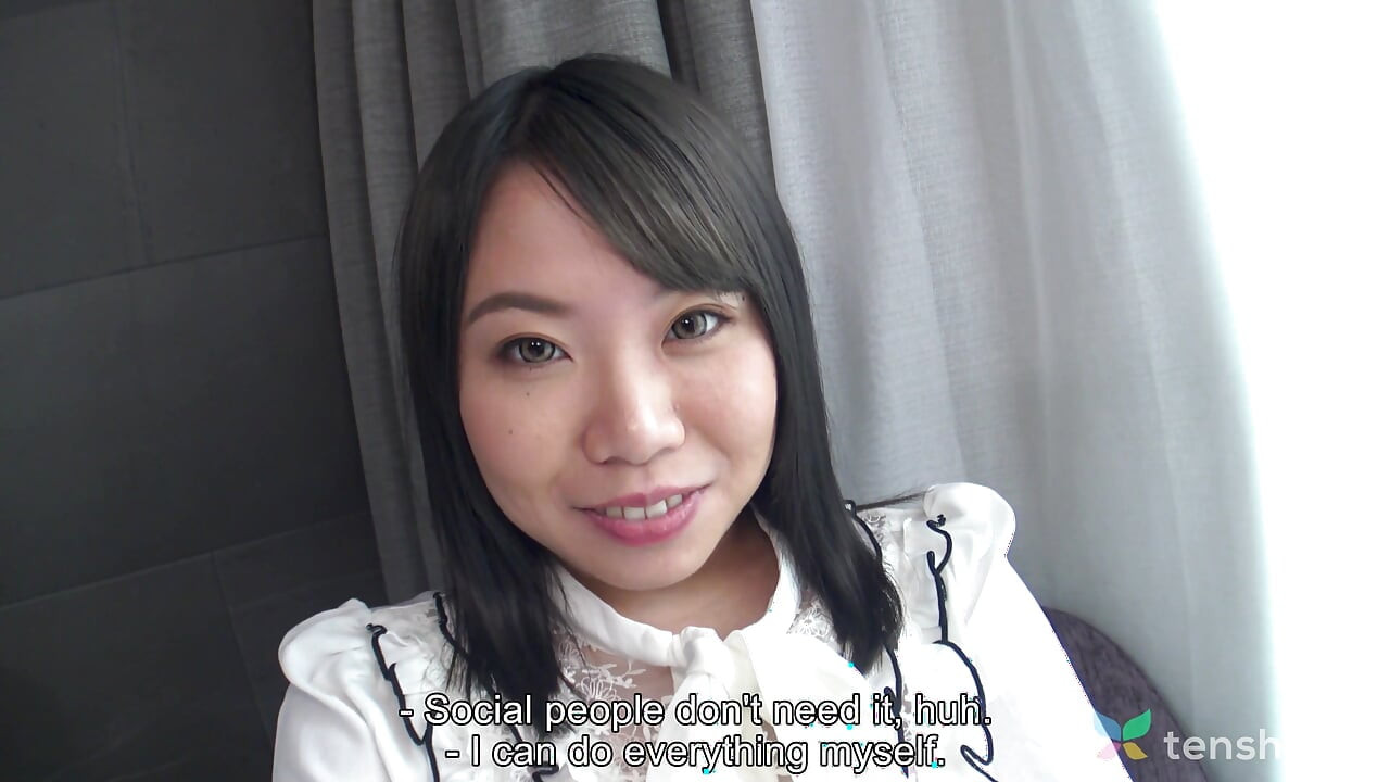 Kaede Morimoto je malo sramežljiva, ali odgovara na naš online oglas i pristaje na sastanak