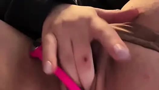 Jucielussie ile yakın çekim sıkı amcığı parmaklıyor