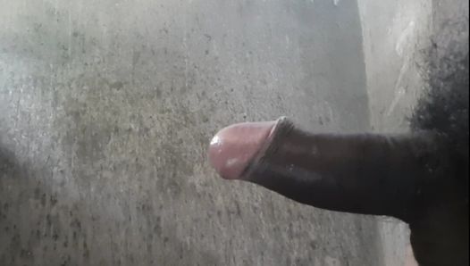 Masturbación con la mano en el baño de la hermanastra